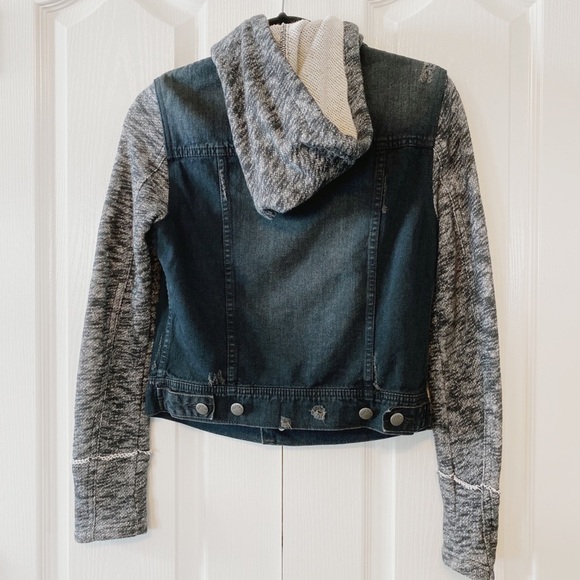 Free People Woman’s Black Distressed Denim Jacket With Removable Hoodie Size XS - Picture 2 of 12